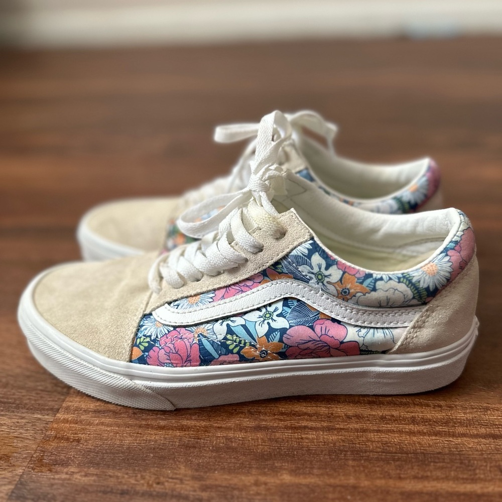 Vans Women's size 8.5 Old Skool Floral Print Multi-Color Suede Upper Shoes